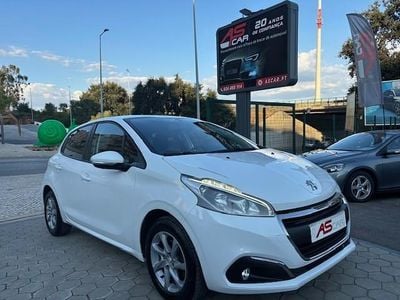 Branco Usado 2016 Peugeot 208 Style Citadino | € 10.990 (Preço elevado)