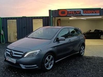 Cinza Usado 2011 Mercedes B180 Monovolume | € 11.749 (Caro)