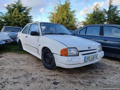Branco Usado 1990 Ford Escort | € 2.990