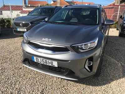 Cinzento Usado 2024 Kia Stonic SUV | € 23.500 (Preço elevado)