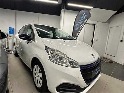 Branco Usado 2016 Peugeot 208 Citadino | € 8.500 (Preço justo)