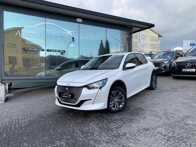 Branco Usado 2021 Peugeot e-208 Allure Citadino | € 17.900 (Preço justo)