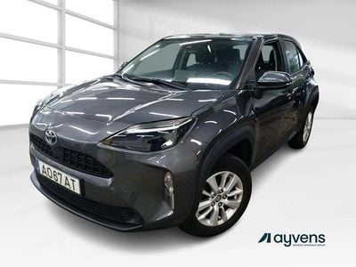 Usado Toyota Yaris Hybrid Comfort 116 HP (85 kW) 2022 Cinza SUV