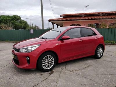 Usado Kia Rio 84 HP (61 kW) 2019 Vermelho