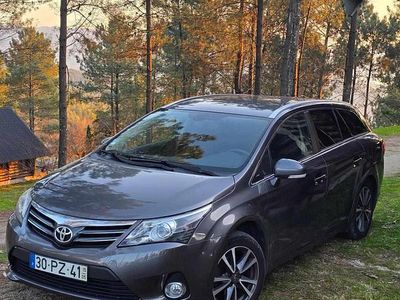 Cinzento Usado 2015 Toyota Avensis Carrinha | € 9.950