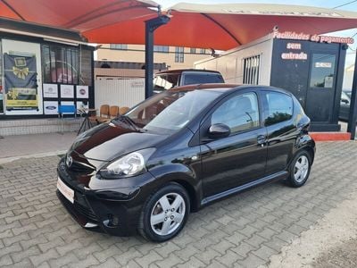 Usado Toyota Aygo 68 HP (50 kW) 2012 Preto Citadino