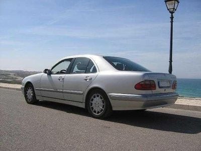 Usado Mercedes E200 186 HP (136 kW) 2000 Sedan