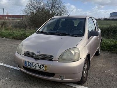 Usado Toyota Yaris 68 HP (50 kW) 1999