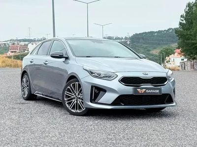 Usado Kia ProCeed GT-Line 136 HP (100 kW) 2019 Cinzento prata metalizado Citadino