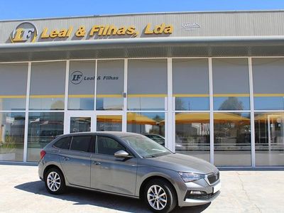 Cinza Usado 2022 Skoda Scala Ambition Citadino | € 15.450