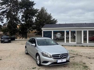 Cinzento Usado 2013 Mercedes 180 Style Sedan | € 16.000