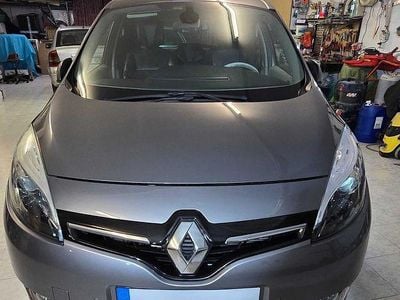 Usado 2012 Renault Scénic III Bose Edition Sedan | € 9.950