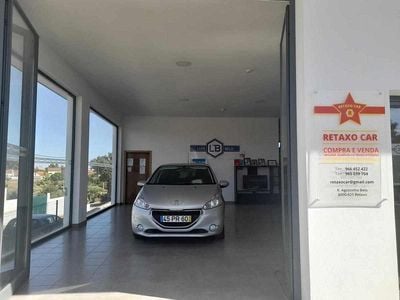 Usado Peugeot 208 92 HP (67 kW) 2015 Cinzento Citadino