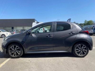 Usado Toyota Yaris Hybrid Comfort 115 HP (84 kW) 2022 Cinza