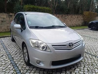 Usado Toyota Auris 90 HP (66 kW) 2011 Cinzento Citadino