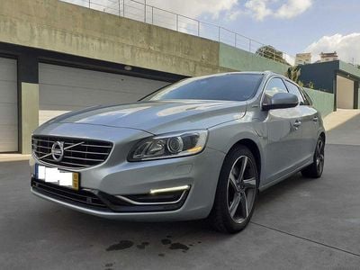 Usado 2013 Volvo V60 Summum Carrinha | € 11.990 (Preço justo)