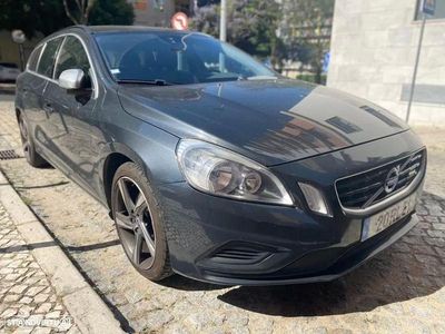Cinzento Usado 2013 Volvo V60 R-Design Carrinha | € 12.500 (Caro)