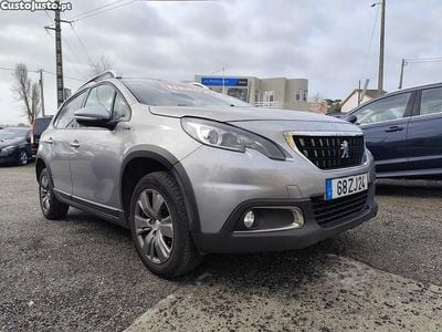 Cinza Usado 2019 Peugeot 2008 Active SUV | € 11.900 (Bom preço)