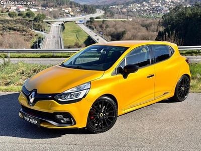 Usado Renault Clio IV Trophy 220 HP (161 kW) 2017 Amarelo Citadino