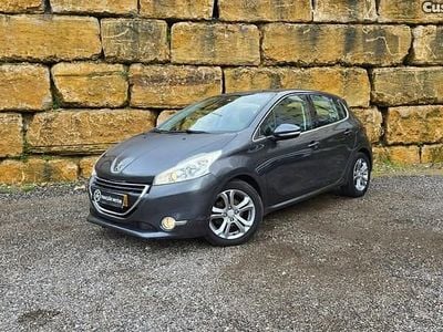 Cinza Usado 2015 Peugeot 208 Allure Citadino | € 9.900 (Preço justo)