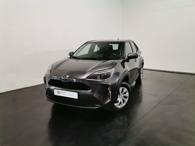 Cinza (pintura metalizada) Usado 2024 Toyota Yaris Comfort | € 25.750 (Preço elevado)