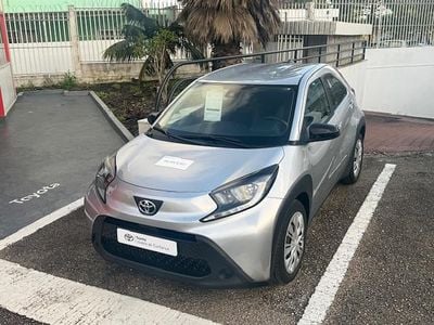 Usado Toyota Aygo X X-play 72 HP (52 kW) 2024 Cinza (pintura metalizada) SUV