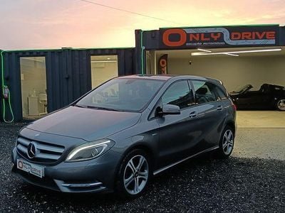 Cinzento Usado 2011 Mercedes B180 Monovolume | € 11.749