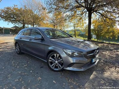 Cinza Usado 2017 Mercedes CLA180 Shooting Brake Urban Carrinha | € 17.990