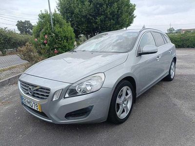 Cinzento Usado 2012 Volvo V60 Momentum Carrinha | € 12.500 (Preço elevado)