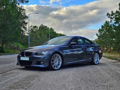 Cinzento Usado 2008 BMW 320 Coupé | € 14.500 (Preço justo)