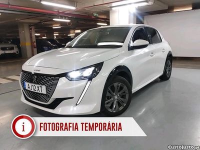 Usado Peugeot e-208 Allure 100 kW (136 HP) 2021 Branco Citadino