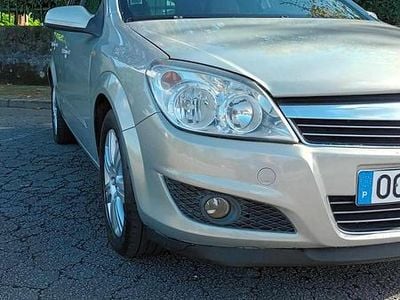 Usado Opel Astra 101 HP (74 kW) 2007 Cinzento Carrinha
