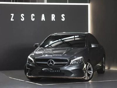 Usado Mercedes CLA180 Urban 109 HP (80 kW) 2017 Cinzento Sedan