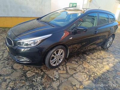 Usado Kia Ceed 90 HP (66 kW) 2014 Preto Citadino