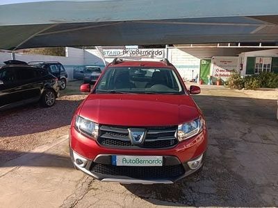 Usado Dacia Sandero 73 HP (53 kW) 2015 Vermelho