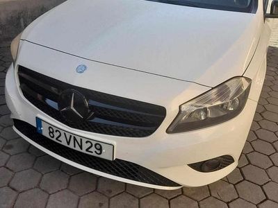 Branco Usado 2014 Mercedes A180 Citadino | € 14.000 (Preço elevado)