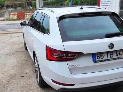 Usado Skoda Superb 120 HP (88 kW) 2017 Branco Citadino