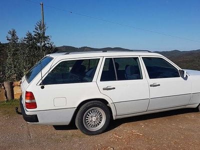 Usado 1988 Mercedes E250 Sedan | € 2.500