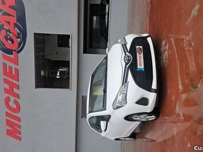 Branco Usado 2015 Toyota Yaris Luna | € 11.999