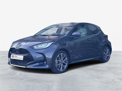 Cinza (pintura metalizada) Usado 2024 Toyota Yaris Luxury Sedan | € 27.750 (Caro)