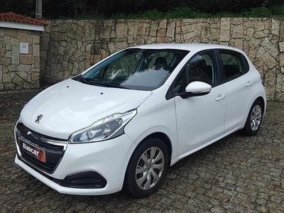 Branco Usado 2016 Peugeot 208 Citadino | € 7.990 (Preço justo)