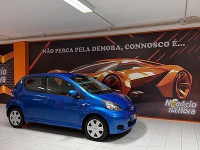 Usado Toyota Aygo 68 HP (50 kW) 2011 Azul Citadino