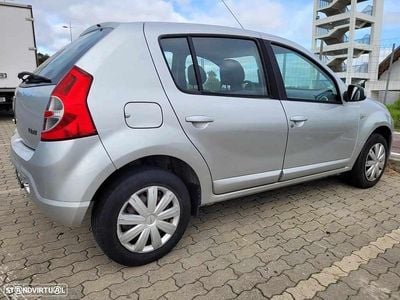 Cinzento Usado 2009 Dacia Sandero Citadino | € 3.650