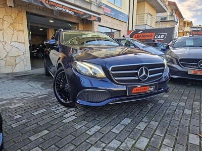 Usado Mercedes E300 Avantgarde 306 HP (225 kW) 2019 Azul Carrinha