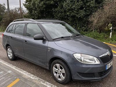 Usado Skoda Fabia Family 55 HP (40 kW) 2011 Sedan