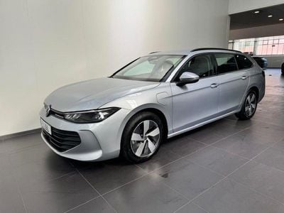 Cinza Usado 2024 VW Golf VIII Carrinha | € 40.900