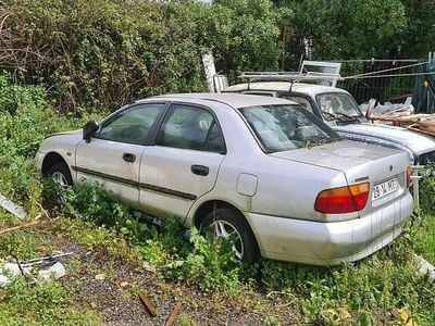 Cinza Usado 1999 Mitsubishi Carisma Sedan | € 750