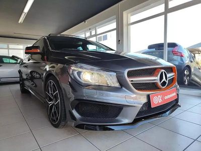 Cinzento Usado 2015 Mercedes CLA45 AMG Shooting Brake AMG Carrinha | € 34.600