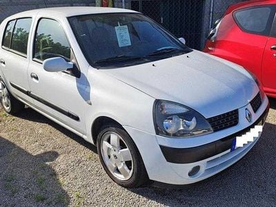 Branco Usado 2003 Renault Clio II | € 4.250