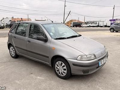 Usado Fiat Punto 75 HP (55 kW) 1995 Cinza